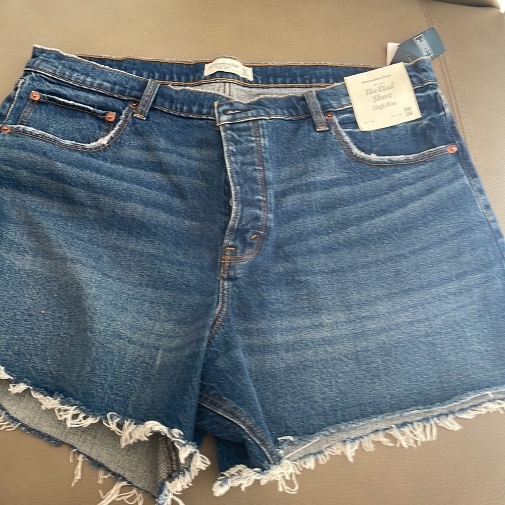Size 34 Abercrombie dad Short High Rise Jean shorts w tags